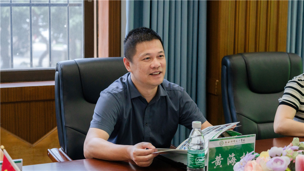 校地企携手促发展 产学研融合兴职教——贵港市覃塘区相关单位到我校考察交流(图5)